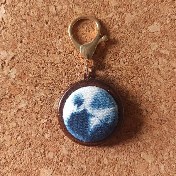 Handmade tie dye, blue dye, INDIGO vintage clothing, wooden keychains, bags, pendants, accessories, gifts - 图片 3