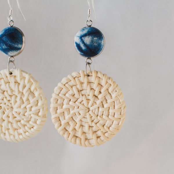 Vine woven grass woven round handmade blue dyed earrings, goddess earrings, Bohemian retro ethnic style s925 silver needle - 图片 3