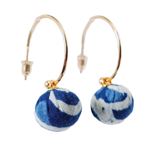 Plant blue dye printing and dyeing patterns, ethnic style, personality, semi-circular metal, C-shaped earrings, handmade earrings, simple temperament - 图片 5