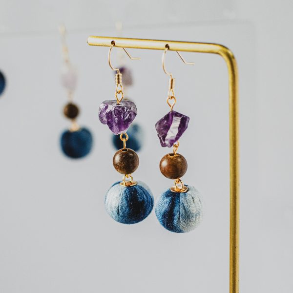 Handmade tie dye earrings made of natural raw stones, irregular amethyst earrings, niche design, artistic and elegant high-end feel for women - 图片 3