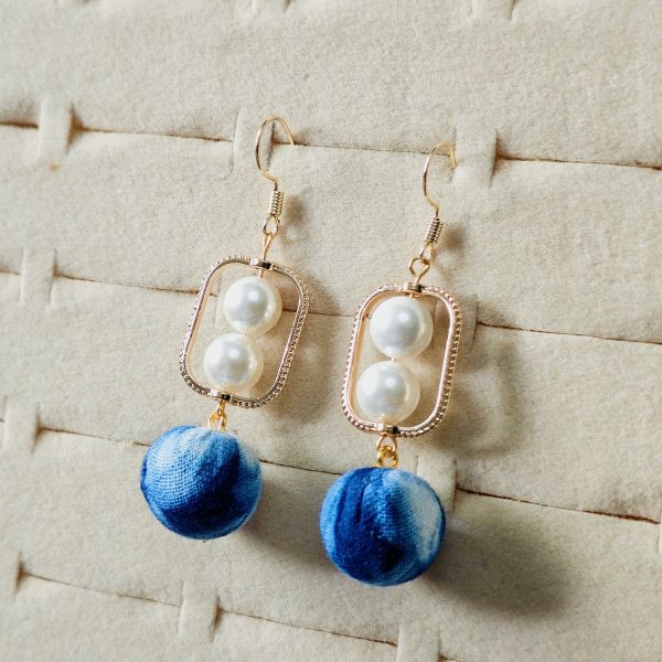 Handmade earrings with small designs, handmade blue dyed earrings, elegant women's jewelry, gold bag, gold ear hook, plant tie dye, ethnic - Image 4