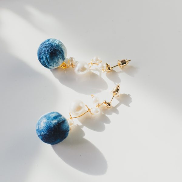 Original design: Handmade blue dyed earrings, pearl earrings, 14K gold coated pearls, elegant temperament for girls, ethnic style