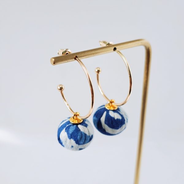 Plant blue dye printing and dyeing patterns, ethnic style, personality, semi-circular metal, C-shaped earrings, handmade earrings, simple temperament