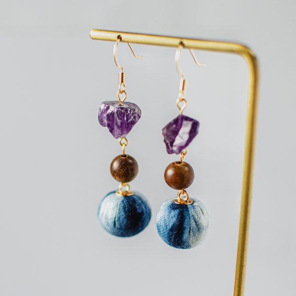 Handmade tie dye earrings made of natural raw stones, irregular amethyst earrings, niche design, artistic and elegant high-end feel for women - 图片 4