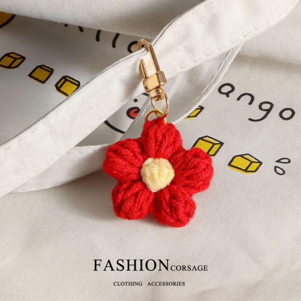 A small red flower chain brooch with key chain around Yiyang Qianxi Lovers' lovely students' brooch accessories - 图片 3