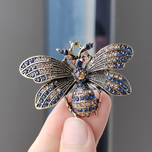 Exquisite insect fashion honey brooch, women's niche high-end sense, DIY diamond inlaid suit accessories