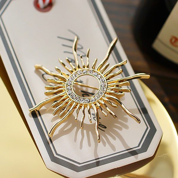 Retro metal Sun God badge brooch, women's clothing accessories, niche, high-end, exaggerated pin, Baroque chest flower - 图片 3