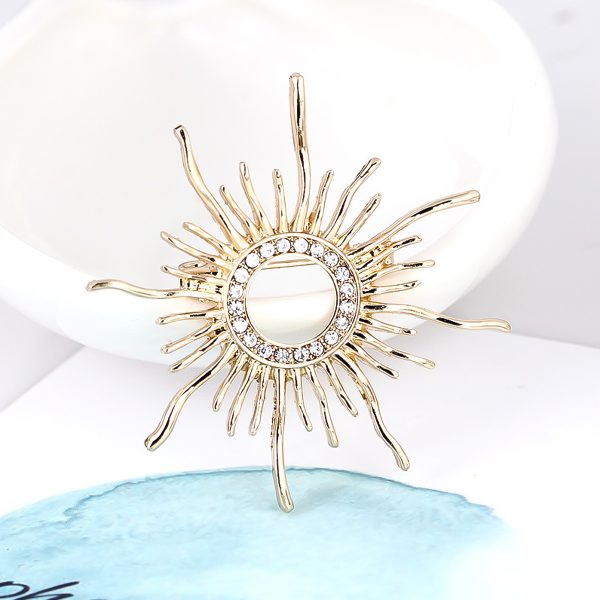 Retro metal Sun God badge brooch, women's clothing accessories, niche, high-end, exaggerated pin, Baroque chest flower - 图片 2