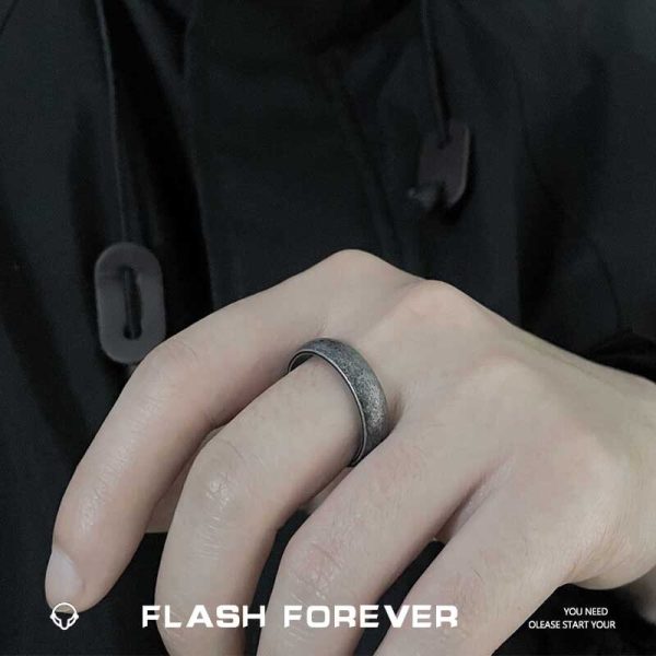 FLASHFOREVER Retro Vintage Vintage Arc Ring for Male and Female Students Simple Ancient Silver Titanium Steel Ring Does Not Fade - 图片 3