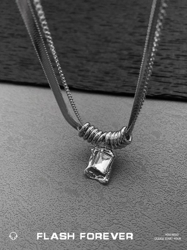 FLASHFOREVER niche design black and white zircon collarbone necklace for men and women, high-end titanium steel sweater chain trend - 图片 4